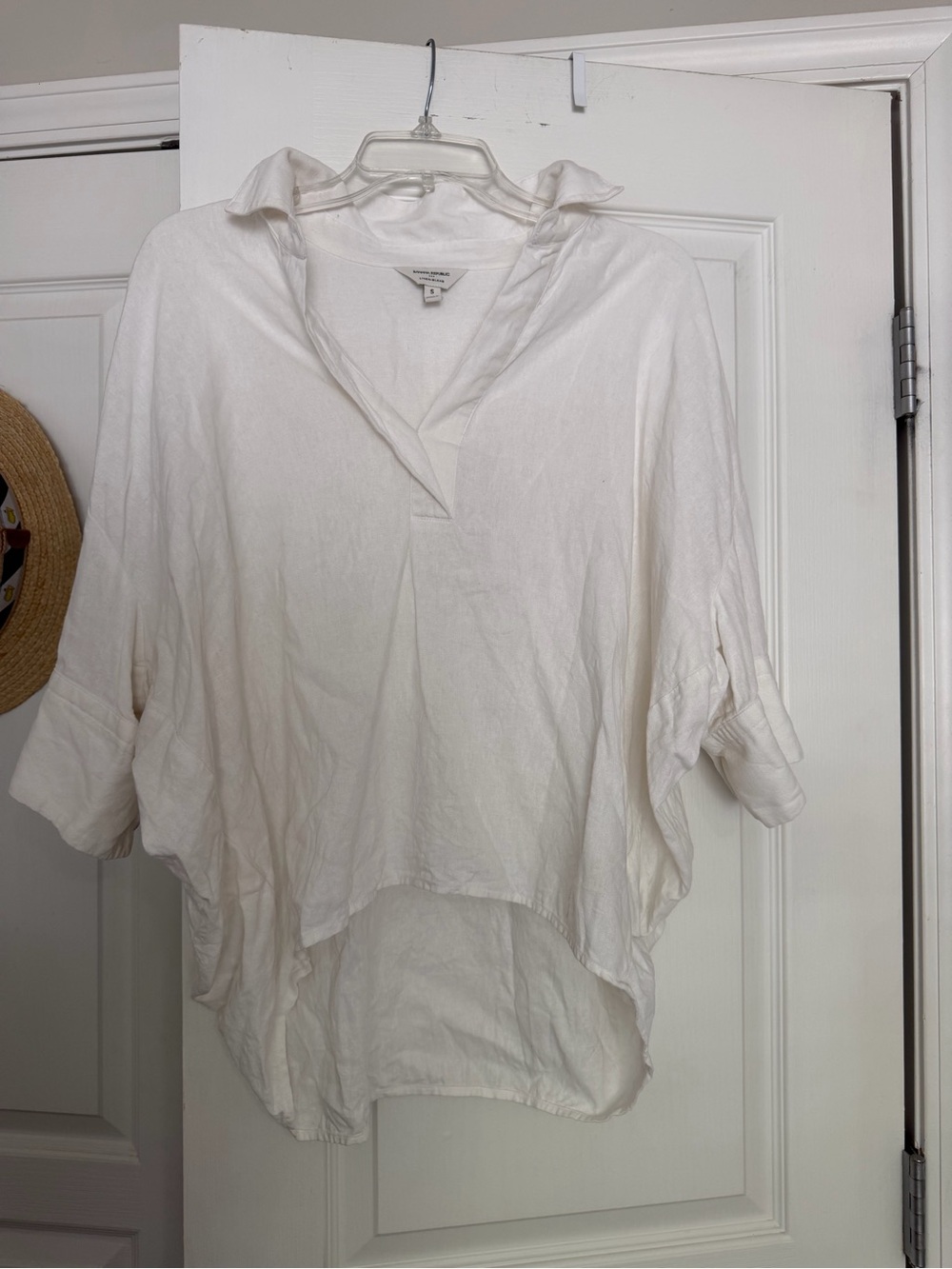 Banana Republic white linen blend short sleeve blouse, relaxed fit, size S